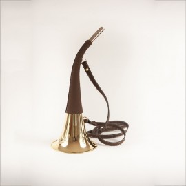 Trompe 40cm cuir marron et motif en relief